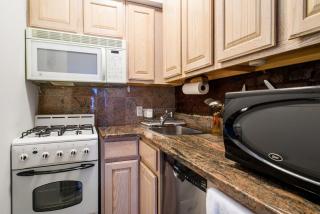 350-1A Gramercy New 1BR Sleeps3 Newly Furnished - 2
