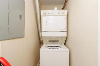Stunning Apt w Rooftop & Game Room - Sleeps 10 - 7
