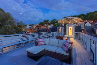 Stunning Apt w Rooftop & Game Room - Sleeps 10 - 6