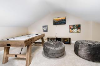 Skyline Views - Rooftop & Game Room - Sleeps 8 - 1