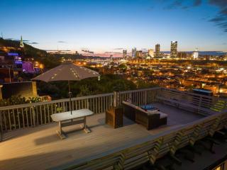 Skyline Views - Rooftop & Game Room - Sleeps 8 - 5