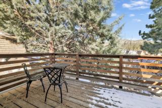 Aeroplane Gambrel Chalet- Adorable Airport Retreat Cottage - Big Bear City - 7