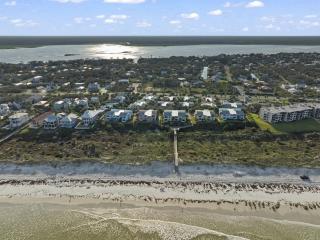 Beachfront Resort Getaway 2BR-2BA Condo - 7