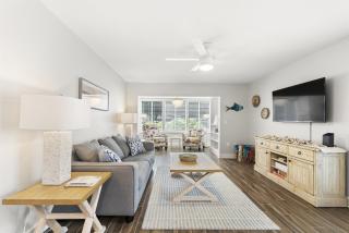 Beachfront Resort Getaway 2BR-2BA Condo - 3