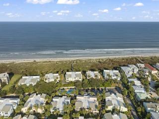 Beachfront Resort Getaway 2BR-2BA Condo - 1