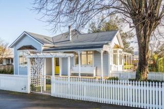 Picture Perfect in the heart of the Village - Greytown - 9