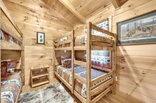 Serene 5BR Cabin Pool Playground Theater Game Room - Sevierville - 8