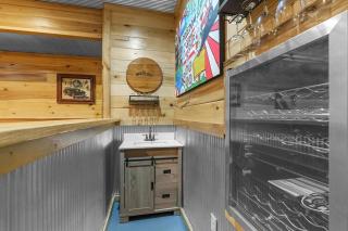 Serene 5BR Cabin Pool Playground Theater Game Room - Sevierville - 7