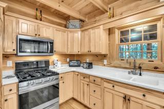 Serene 5BR Cabin Pool Playground Theater Game Room - Sevierville - 1