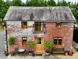 Luxurious private period cottage, with garden patio and outdoor bath - Llangadog - 0