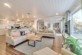 Modern Apt on Detroit Lake with Dock Access! - 0