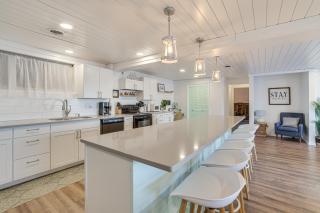 Modern Apt on Detroit Lake with Dock Access! - 2