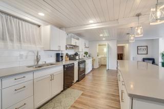 Modern Apt on Detroit Lake with Dock Access! - 1