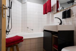 Schwarzwaldmarie in Titisee mit Badewanne Sonnenbalkon TG-Stellplatz Küche - Titisee-Neustadt - 8