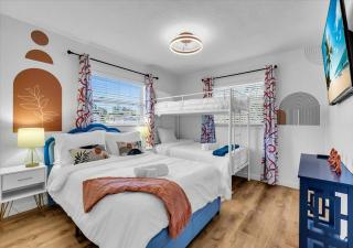 3BR Sunshine Retreat with Heated Pool, Cold Plunge and Games - Bradenton - 1