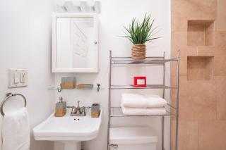 1435-3 3 Bedrooms 2Bath W&D Prime Upper East - 1