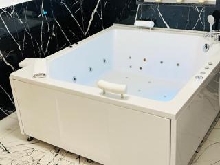 Hedonist Spa Jacuzzi Sarajevo - Sarajevo - 1