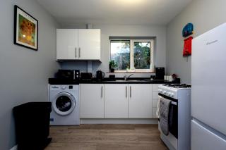 Cozy 2 bedroom with parking - Horsell - 1