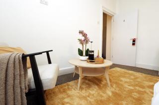 Cardiff City Guesthouse, Central Rooms, Fast Wi-Fi, On-Street Parking - 6