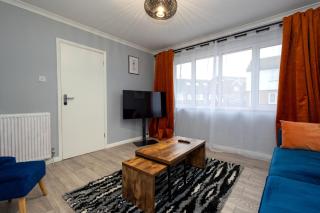 Cozy 2-Bed Detached Bungalow with Parking Woking - 9