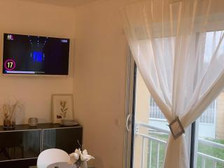 Charming Studio with Balneo Shower, Parking Included - Brétigny-sur-Orge - 9
