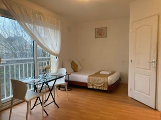 Charming Studio with Balneo Shower, Parking Included - Brétigny-sur-Orge - 1