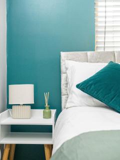 Modern Leeds Train Station 2 Bed Apartment - 2