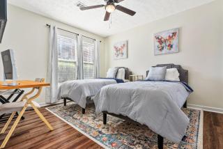 New 4BR 4BA AU Oasis 2 Mins to Downtown & Stadium Sleeps 10 - Auburn - 9