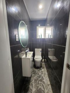 Experience Comfort in Our 3-Bedroom Family Home - Auckland - 1