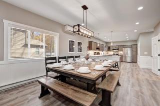 New Luxury Lakeview Haven with Lake Access, HotTub, Game Room, Sleeps 26 - 9