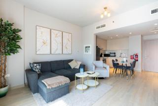 F1 Dreamstay 1BHK Gym Pool - 3