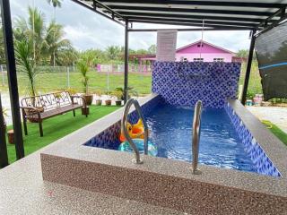 D'MENTARI BONDA Homestay Pool - 1