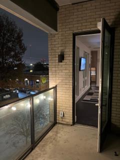 2BD Midtown ATL W-Balcony & Black Truck Option - Atlanta - 8