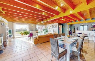 Stunning Home In Eyraud-Crempse-Maurens - 7