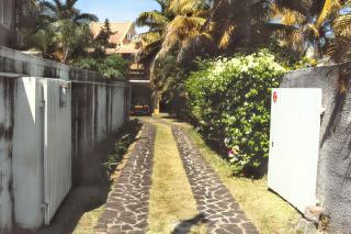 Charming Bungalow in Blue Bay with Terrace - 1