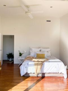112 The Hangar - Luxury Accomodation - 4