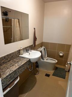 2BR Penthouse with BGC view, boardgames, videoke - Manila - 7