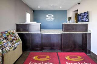 Econo Lodge Airport - 7