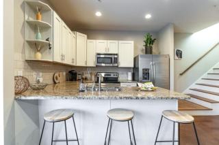 Bring Friends - Nashville Extra Large Rental Condo - Nashville - 5