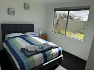 Luxury 4 bedroom house in Wellard only 30 minutes from Perth City - Wellard - 6