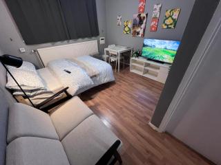 The Friary House - Central Guildford Personal 1 Bedroom Budget Apartment - 8