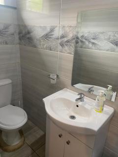 Bennyz Guest House - 3