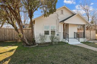 Silos and Stadium Family Oasis Awaits home - Waco - 7