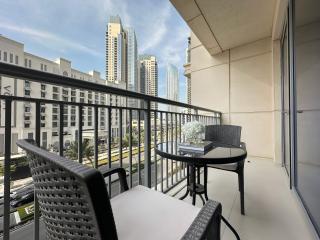 Trophy Lux 2BR Creek Harbour Suites with Iconic Burj Khalifa Views - Dubai - 2