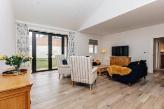Home Farm Holiday Homes - Sleeps 26 - Nuneham Courtenay - 0