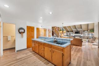 Three-Bedroom House - South Lake Tahoe - 3