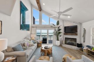 Oceanfront Escape A Coastal 3Br2Ba Retreat With Stunning Views - 8