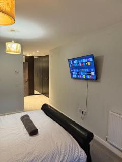 Modern Spacious 3 Bedroom House in Hertfordshire - Borehamwood - 0