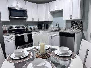 Mi casa es su casa! Sunny,spacious 3BR - 6