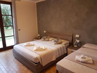 Spacious villa over two floors, amazing view and private garden for 10 guests - San Felice del Benaco - 5